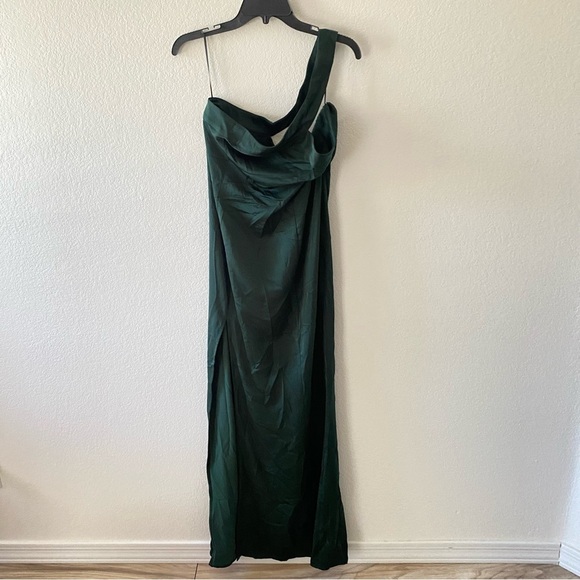REVOLVE NBD Evan Gown in Emerald Size XL - Picture 3 of 7